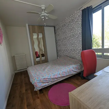 Grand 4 En Face Du Chu Et De L'universite De - Acces Rapide Futuroscope En 15 Min Homestay szállás Poitiers